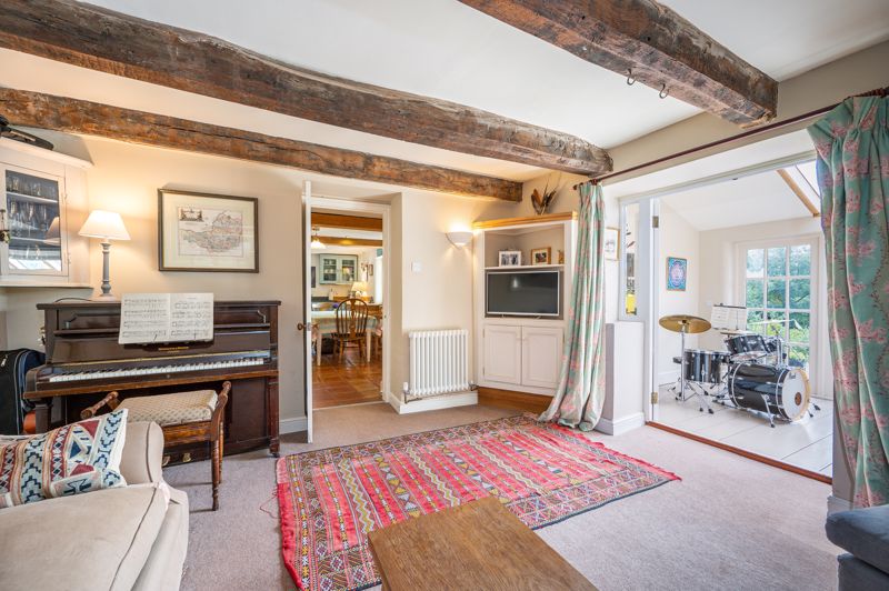 Sitting Room- click for photo gallery